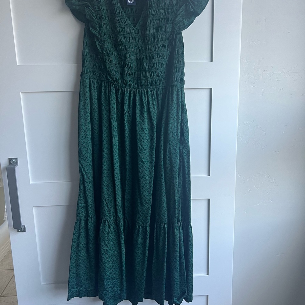 Gap Woman’s Smocked Flutter Sleeve Midi Dress. Gr… - image 2